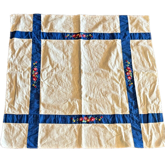 Vintage Hand Embroidered Table Topper Floral 30" x 30" - Picture 1 of 10